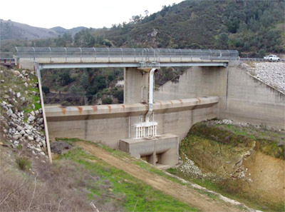 photo of back side spillway before